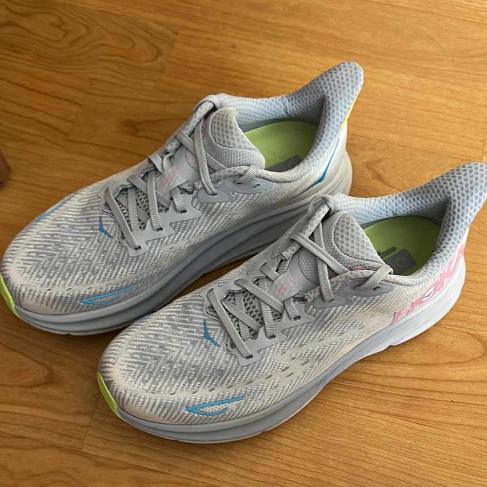 Hoka Clifton 9 Women’s Sneakers size 9.5